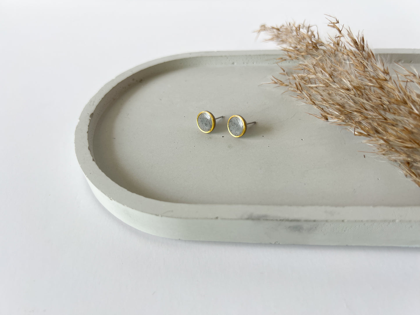 Gold Trim Basic Studs | Granite