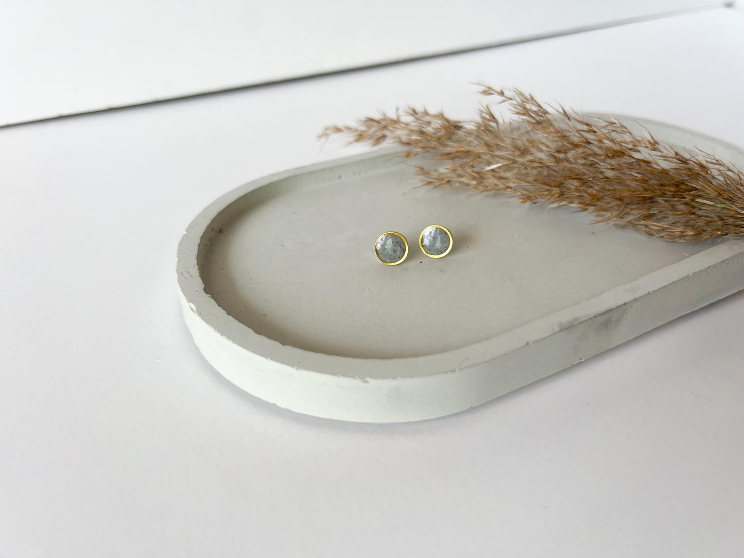 Gold Trim Basic Studs | Granite