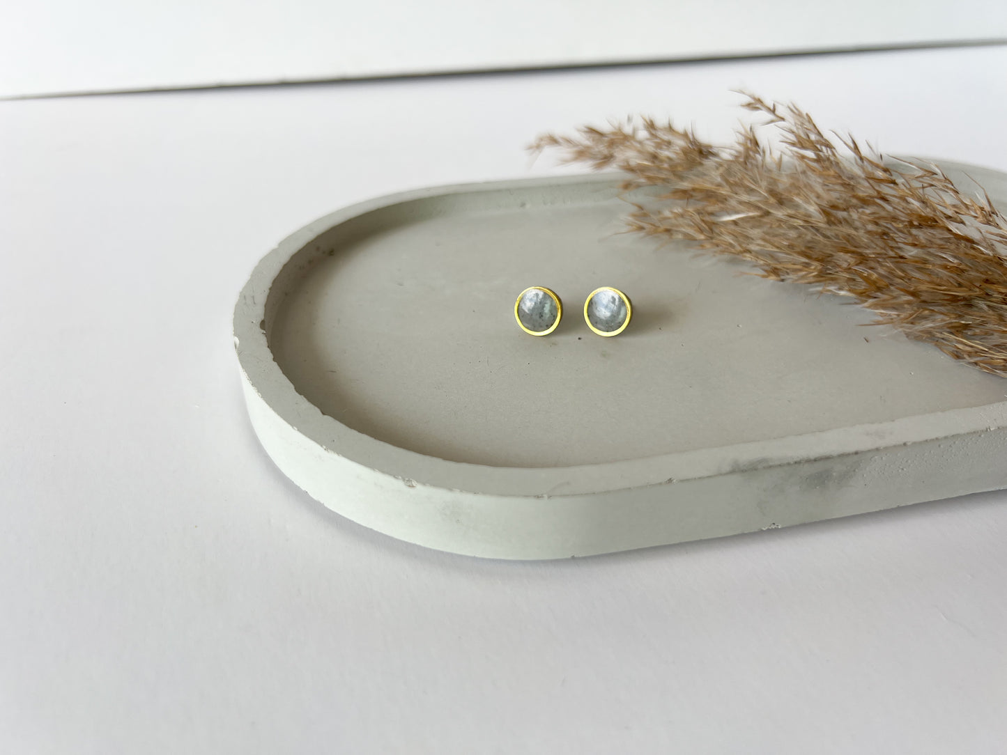 Gold Trim Basic Studs | Granite