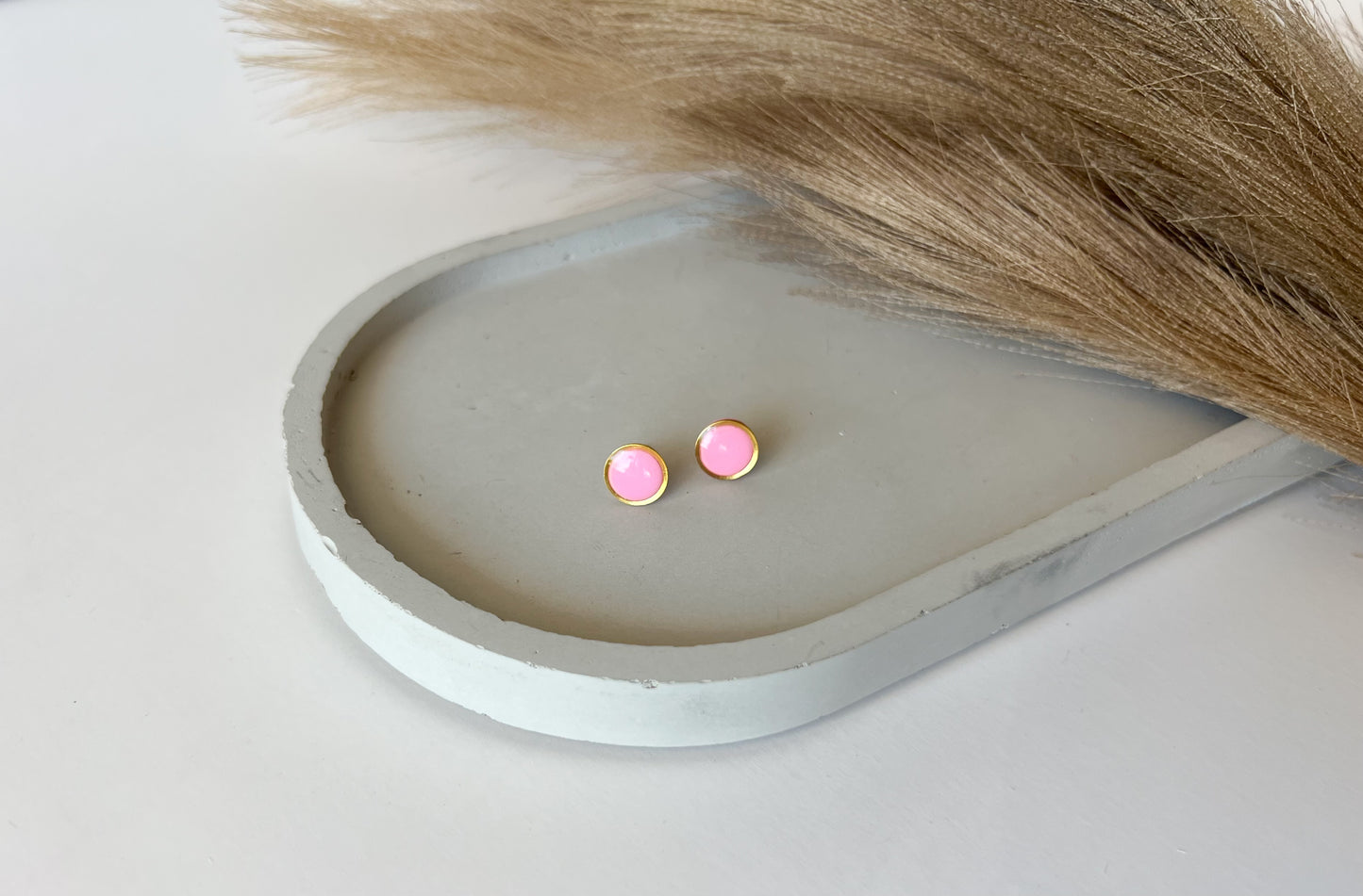 Gold Trim Basic Studs | Bubblegum