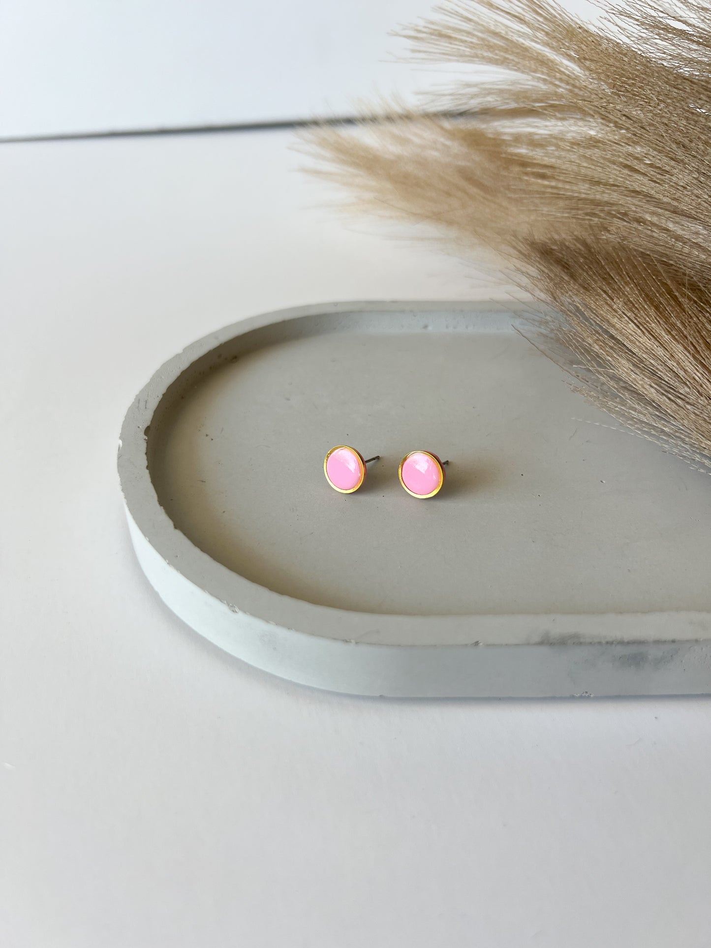 Gold Trim Basic Studs | Bubblegum