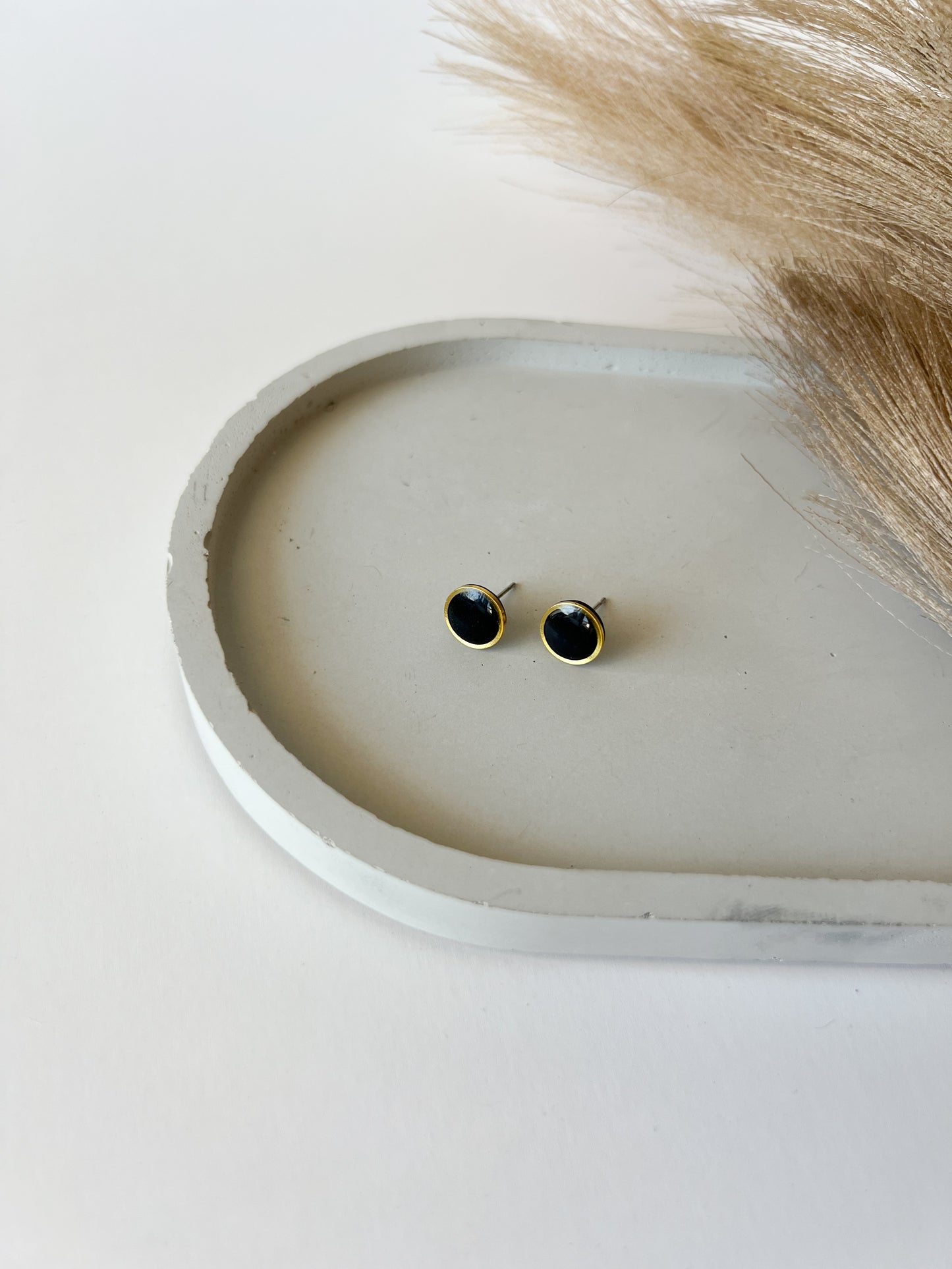 Gold Trim Basic Studs | Black