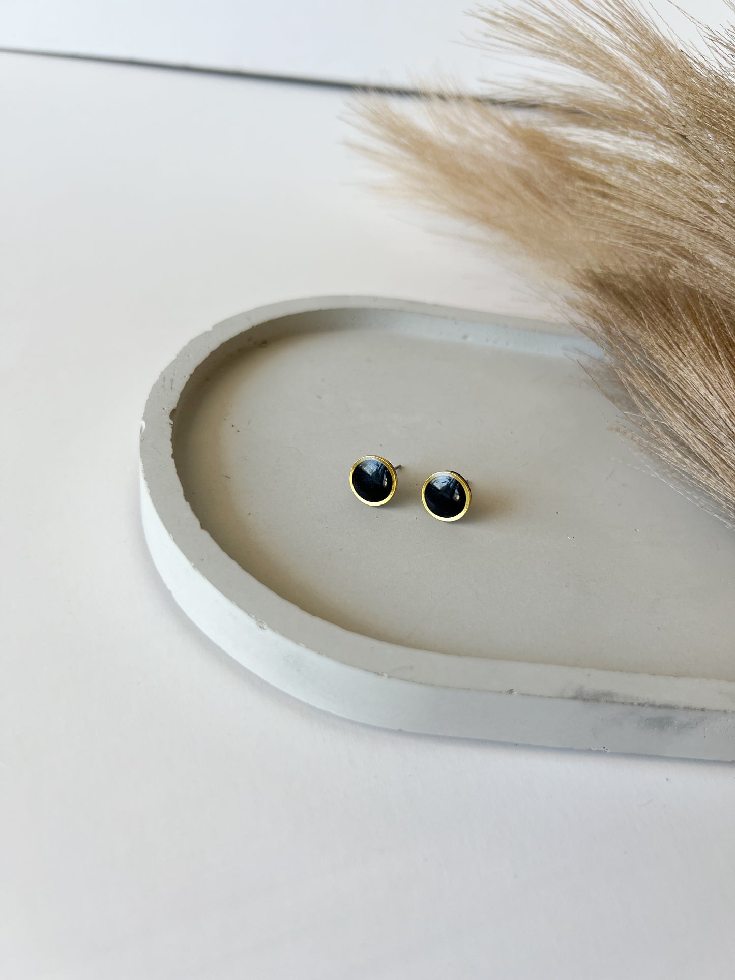 Gold Trim Basic Studs | Black