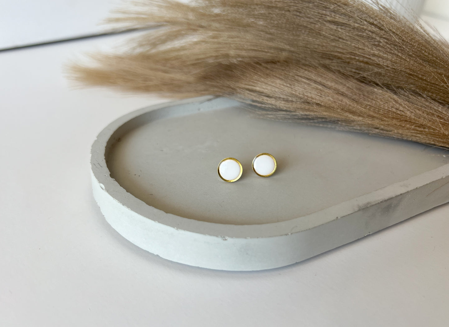 Gold Trim Basic Studs | White