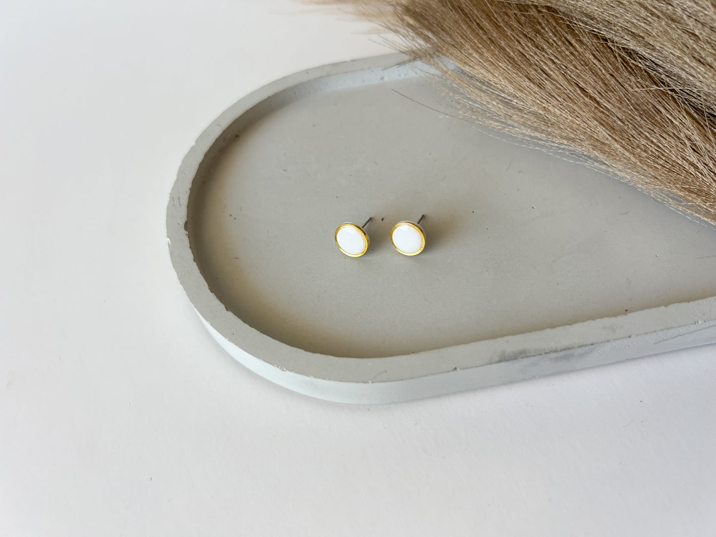 Gold Trim Basic Studs | White