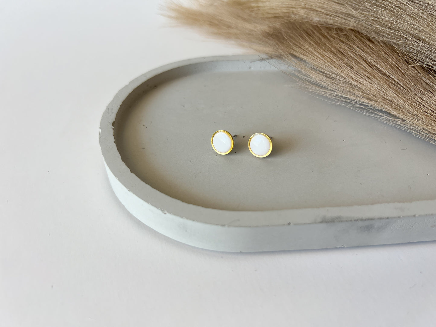 Gold Trim Basic Studs | White