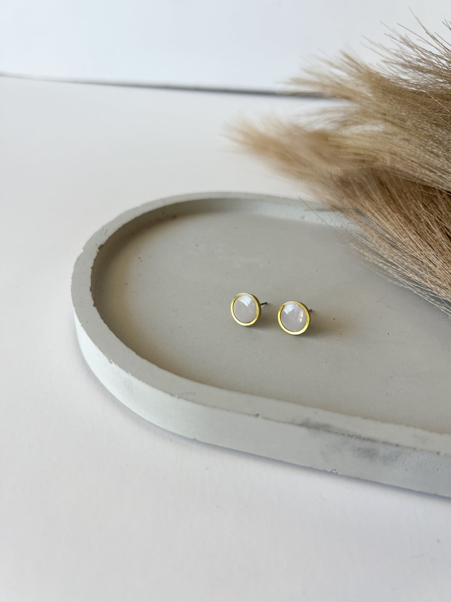 Gold Trim Basic Studs | Taupe
