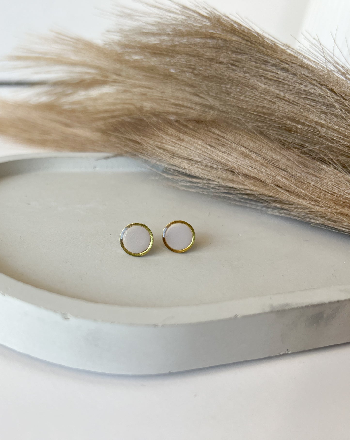 Gold Trim Basic Studs | Taupe