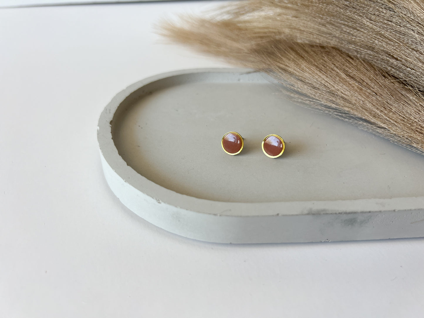 Gold Trim Basic Studs | Cinnamon