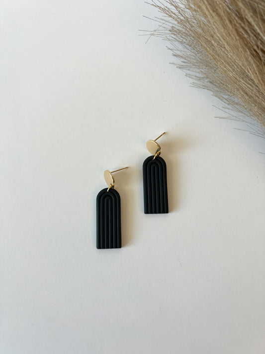 Closed Arch Dangles, Black