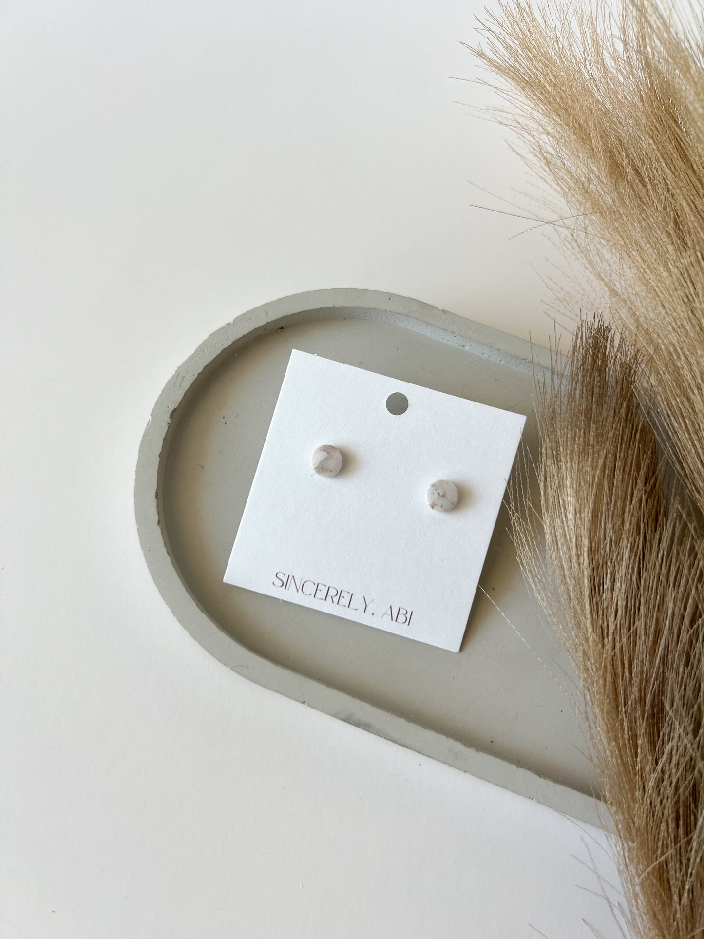 Mini Basic Studs, Beige Marble